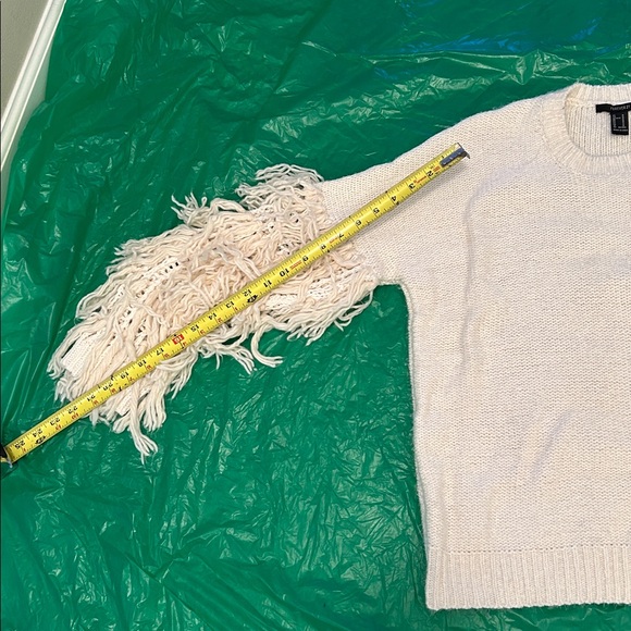 Sweater with shredded sleeves - Picture 8 of 8